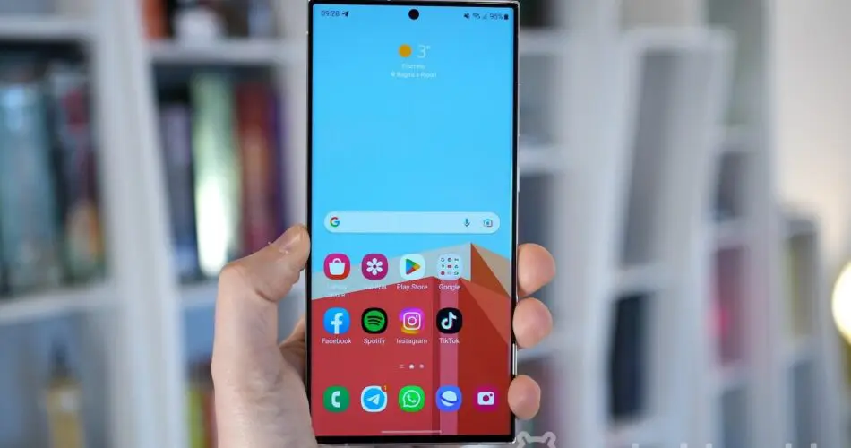 Samsung One UI: aplicativo resolve problema com relógio na barra de  status 