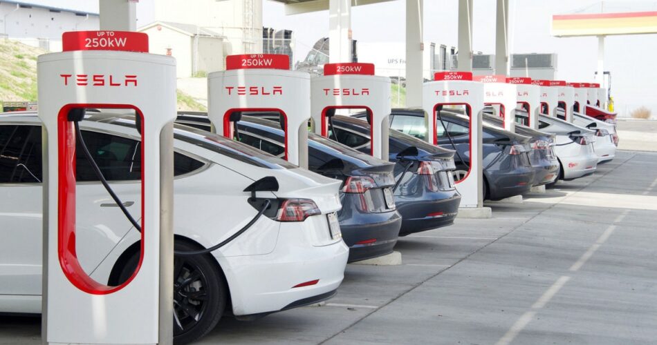 O futuro do carregamento?  Tesla revela isso com o maior Supercharger do mundo