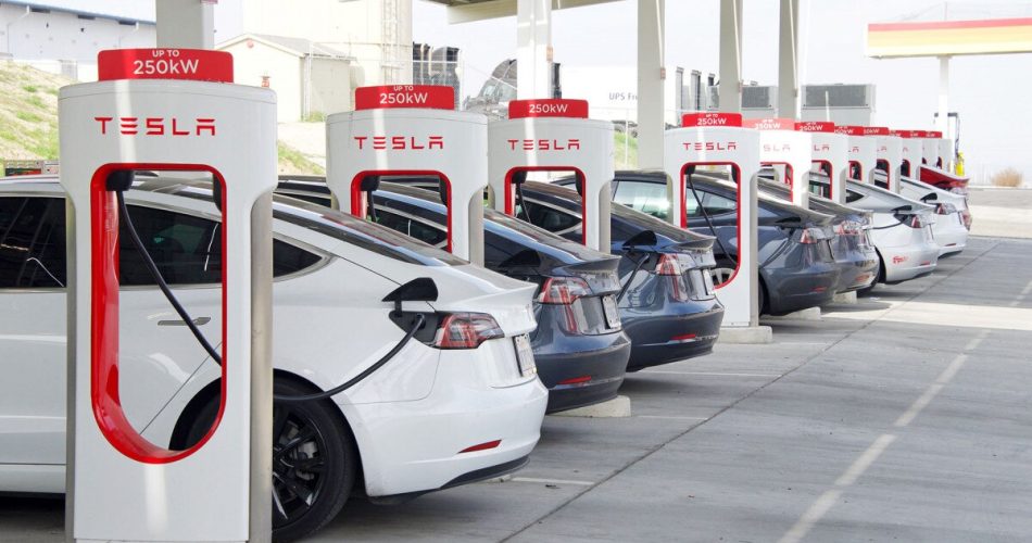 Tesla reduz preço de assinatura do Supercharger para proprietários de outros veículos